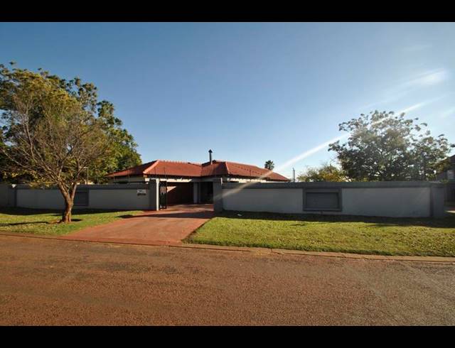 3 BEDROOM HOUSE FOR SALE IN DAWN PARK